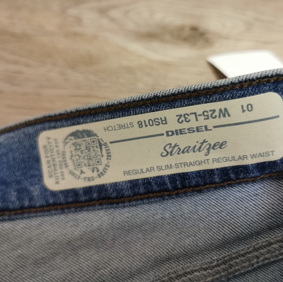 NWT, Diesel "Straitzee" faded jeans, 25x32 - Picture 4 of 5